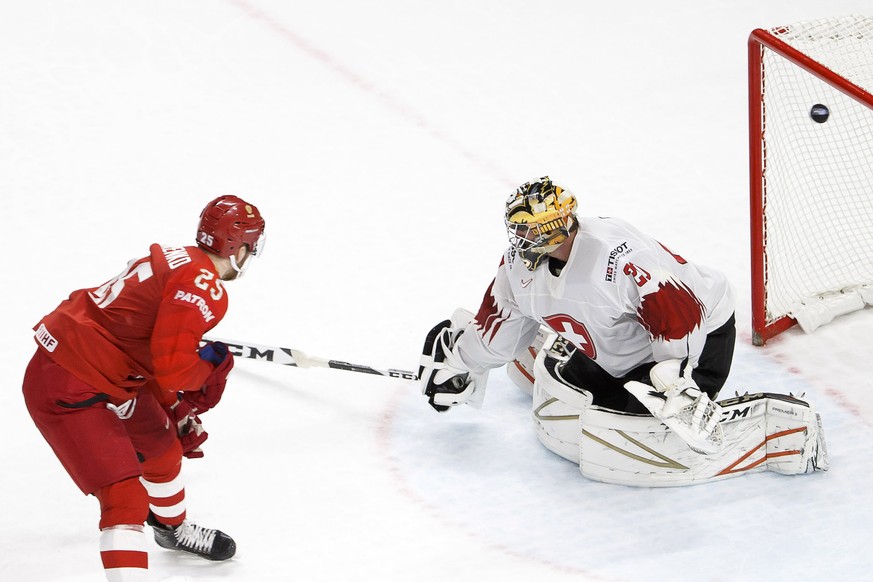 epa06732008 Russia&#039;s forward Mikhail Grigorenko (L) scores the 4-2 lead against Switzerland&#039;s goalie Reto Berra (R) during the IIHF World Championship Group A ice hockey match between Russia ...