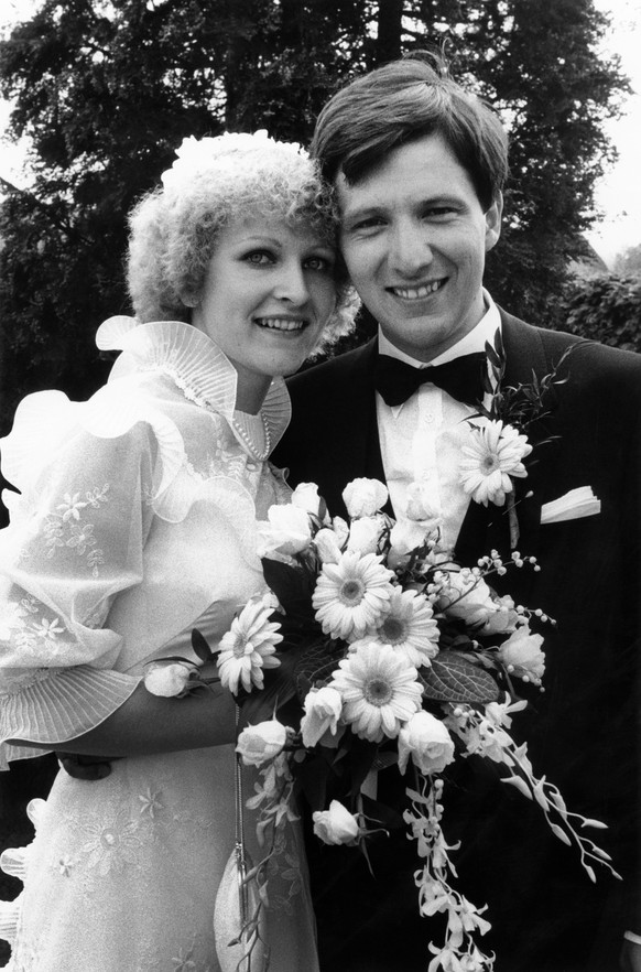 Bernard &quot;Beni&quot; Thurnheer, Sportreporter und TV-Moderator beim Schweizer Fernsehen, heiratet am 26. Mai 1980 Daniella Gehrig. (KEYSTONE/Str)