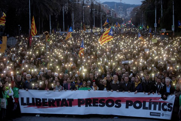 epa06629445 Thousands of people attend a march called for by Catalan National Assembly (ANC) to protest against the imprisonment of former Catalan leader Carles Puigdemont in Barcelona, Catalonia, nor ...