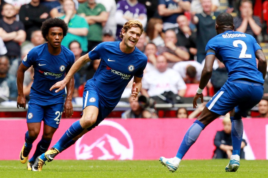 epa06153261 Chelsea&#039;s Marcos Alonso (C) celebrates scoring during a English Premier League match between Tottenham Hotspur and Chelsea in London, Britain, 20 August 2017. EPA/SEAN DEMPSEY EDITORI ...