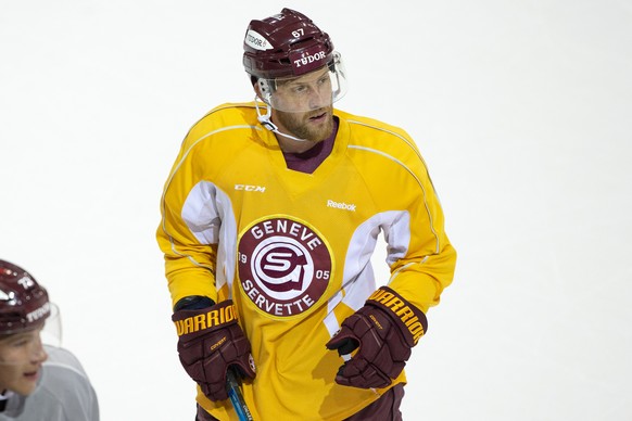 Geneve-Servette&#039;s Head forward Linus Omark, of Sweden, skates, during the first training session for the new season of the Swiss National League, at the ice stadium Les Vernets, in Geneva, Switze ...
