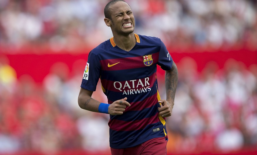 Neymar ärgert sich über die Niederlage gegen Sevilla.