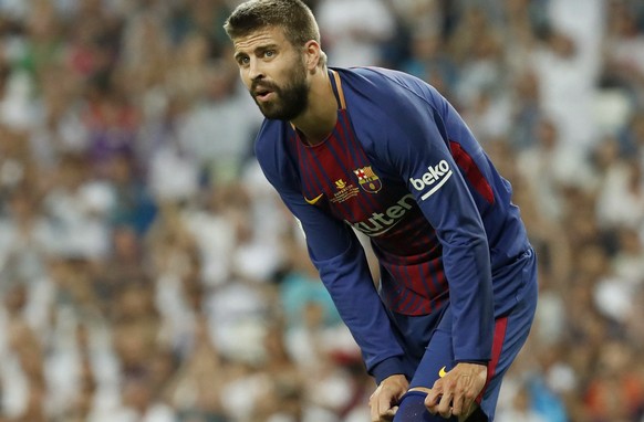 epa06147774 FC Barcelona&#039;s defender Gerard Pique during Spain&#039;s Super Cup second leg final match between Real Madrid and FC Barcelona at the Santiago Bernabeu stadium in Madrid, Spain, 16 Au ...