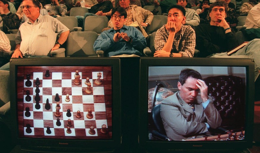 Selbstvertrauen verloren: Kasparow 1997 in der zweiten Partie gegen Deep Blue.