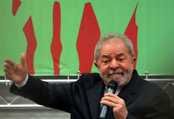 Brazil&#039;s former President Luiz Inacio Lula da Silva gestures as he attends a national conference of bank clerks in Sao Paulo, Brazil, July 29, 2016. REUTERS/Paulo Whitaker