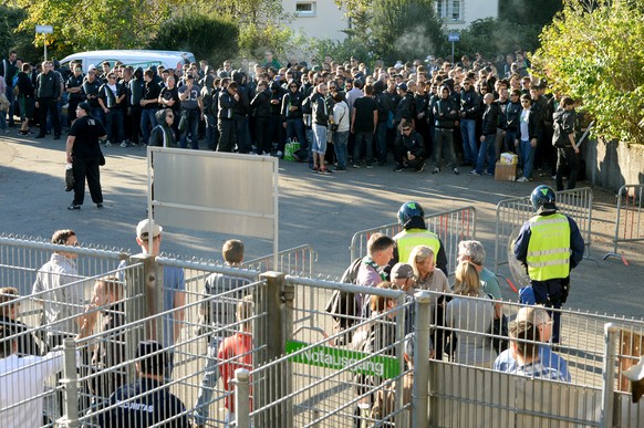 St Galler Fans am Samstag vor dem Stadion Brügglifeld in Aarau.&nbsp;