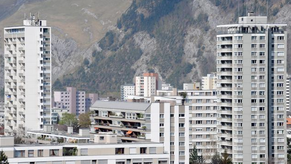 In welcher Schweizer Stadt stehen diese beiden Hochhäuser?
