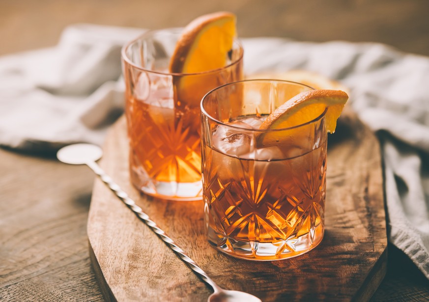 old fashioned cocktail whisky whiskey angostura drink trinken alkohol