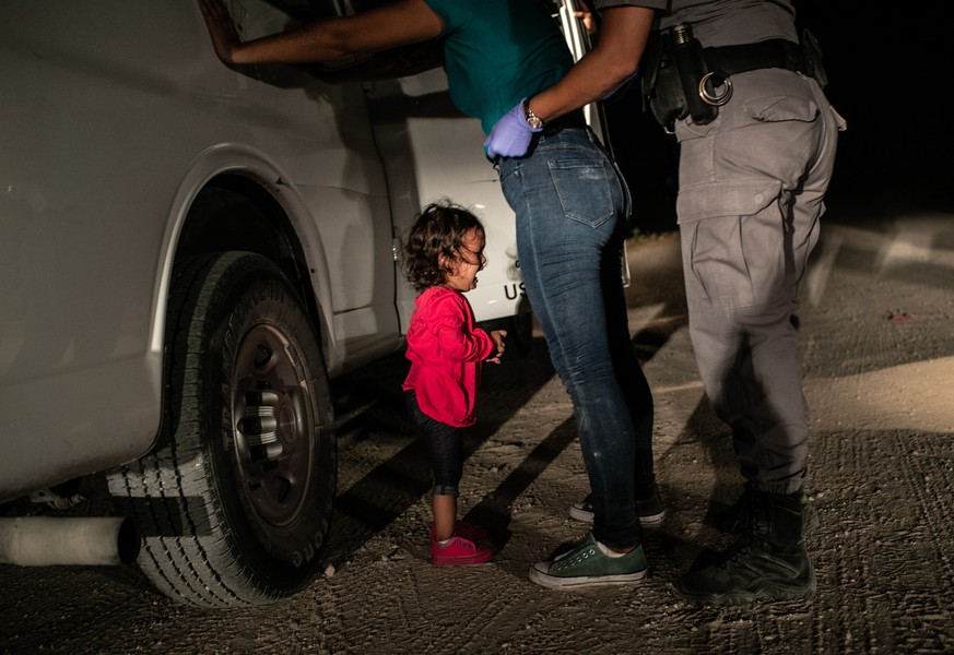 epa07500084 A handout photo made available by World Press Photo (WPP) organization shows a picture by John Moore that wins the &#039;Picture of the Year 2019&#039; award in the World Press Photo 2019  ...