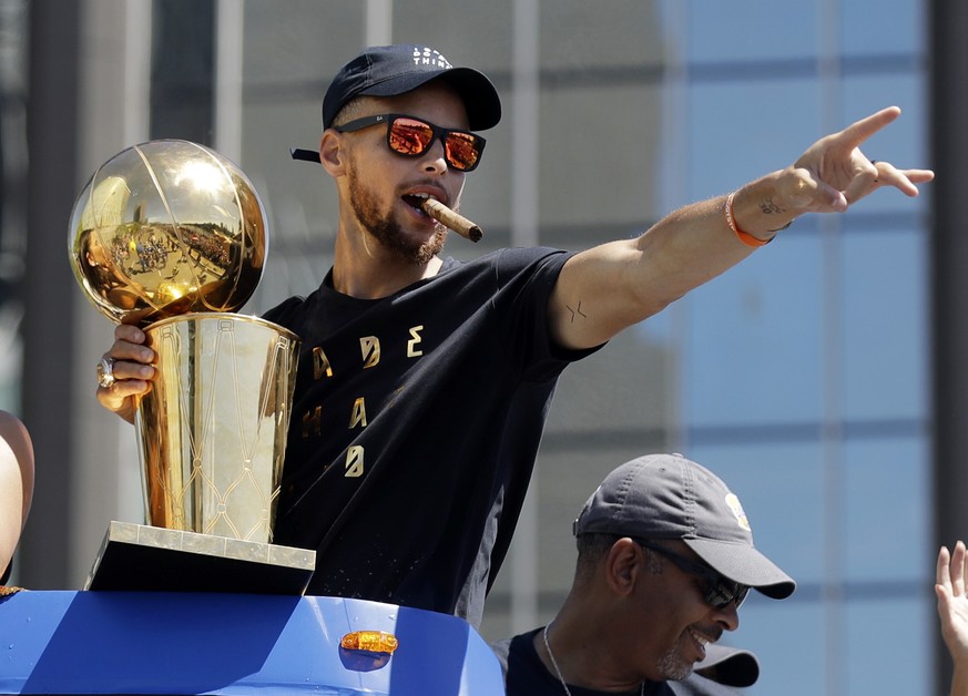 FILE - In this June 15, 2017, file photo, Golden State Warriors&#039; Stephen Curry waves at fans during a parade and rally in Oakland, Calif., celebrating the team&#039;s the NBA basketball champions ...