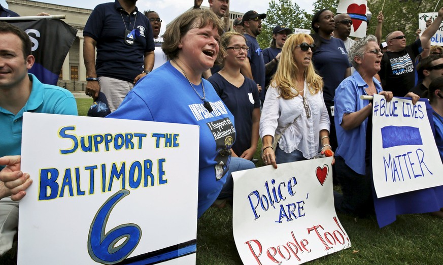 «Unterstützt die Baltimore 6»: Demonstration für die wegen der Tötung von Freddie Gray angeklagten Polizisten.&nbsp;