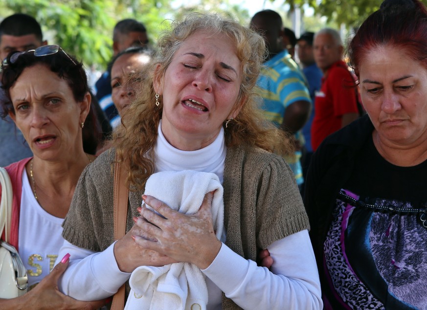 epaselect epa06750304 Ines Gonzalez (c), mother of one of the victims of the air disaster that killed 108 of the 111 occupants of the plane crashed yesterday in Havana, Cuba, grieves after leaving the ...
