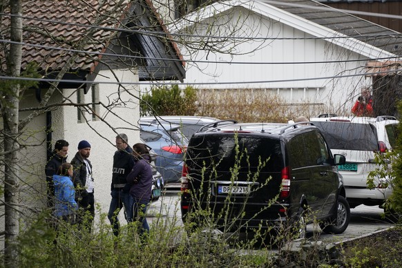 epa08388676 Police have blocked off the residence of the Hagen couple in Lorenskog near Oslo after Anne-Elisabeth Hagen&#039;s husband Tom Hagen was arrested in a police action in Lorenskog, Norway, 2 ...