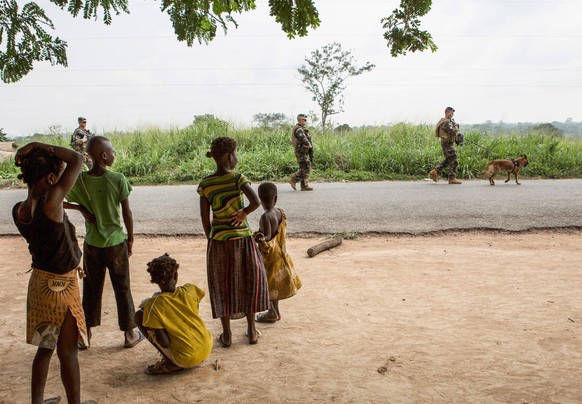 CENTRAL AFRICA - FOREIGN LEGION Patrol of legionaries on the main road in search of weapons. Central African Republic - Bangui - June 2015. Bangui Centrafrique PUBLICATIONxINxGERxSUIxAUTxONLY Copyrigh ...