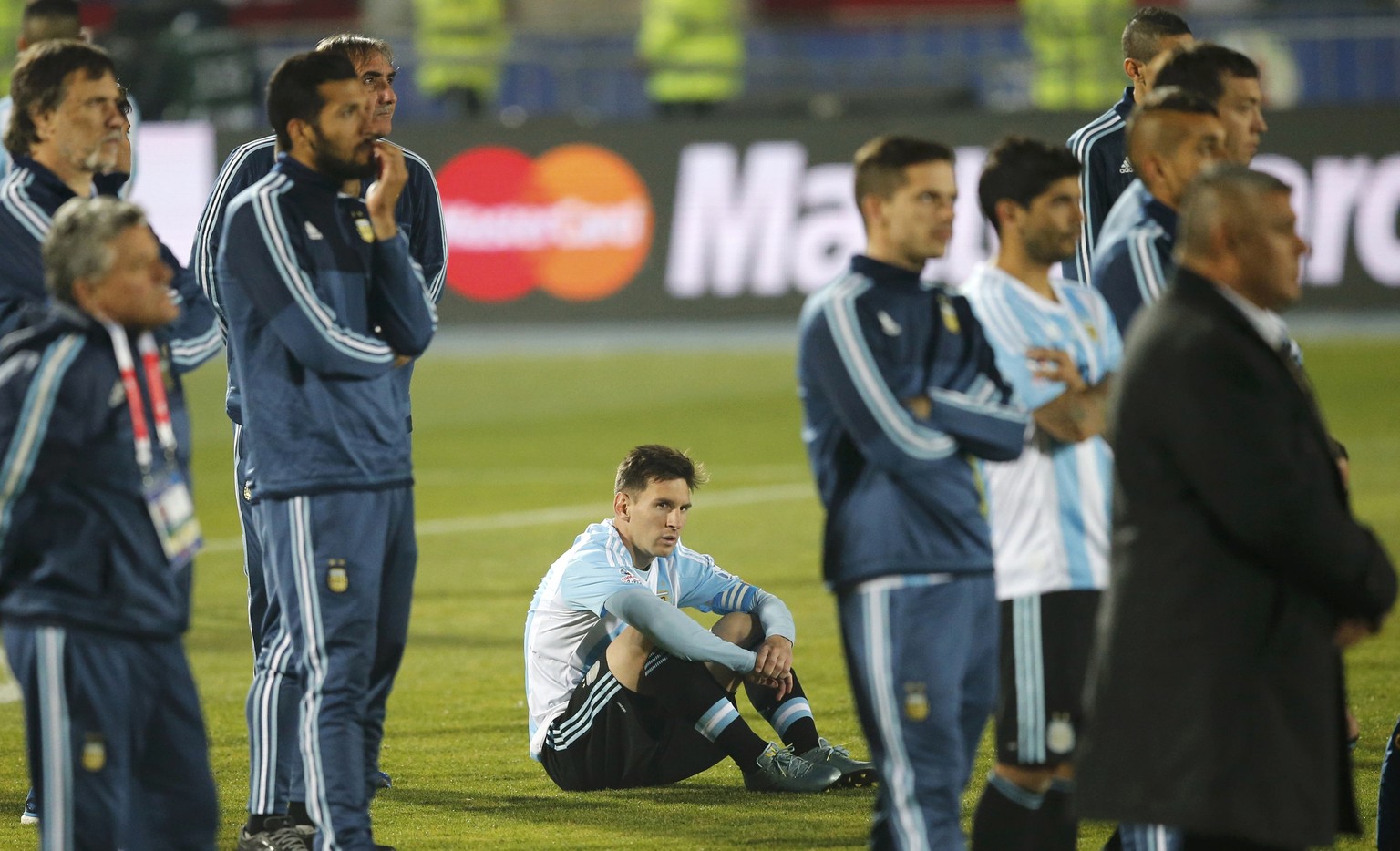 Wieder kein Titel für Argentinien: Lionel Messi ist nach Final-Pleite bei der Copa America am Boden zerstört.