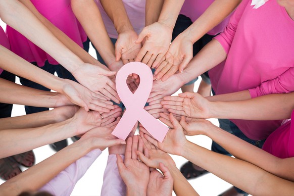 Das Pendant zur roten Aids-Schleife ist die rosarote Brustkrebs-Schleife.