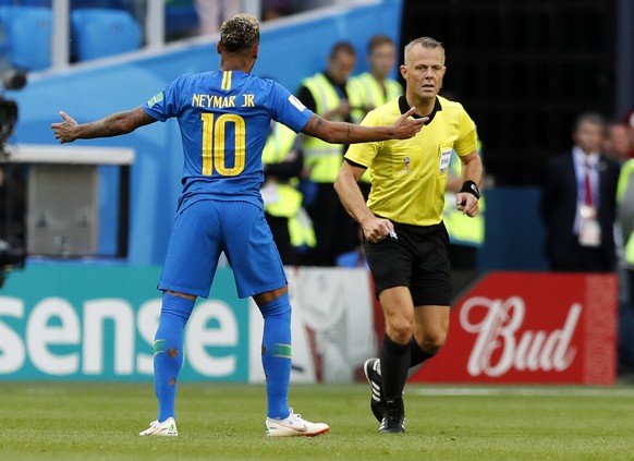 Brazil&#039;s Neymar, left, gestures to referee Bjorn Kuipers from Netherlands during the group E match between Brazil and Costa Rica at the 2018 soccer World Cup in the St. Petersburg Stadium in St.  ...