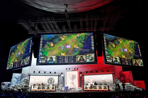 epa07950923 A general view of the Griffin team from Korea (R) facing the Chinese Invictus Gaming team (L) in the quarter final of the &#039;League of Legends&#039; World Championship match at the Pala ...