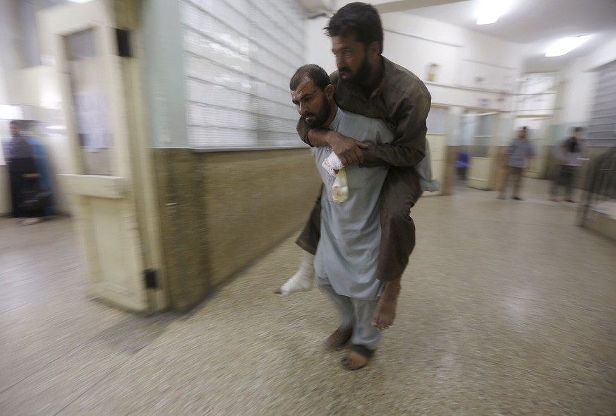 Verletzte treffen am 7. August im Hospital von Kabul ein.