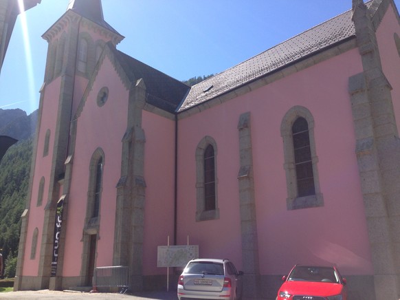 Die pinkfarbene Kirche von Trient. Gewöhnungsbedürftig.