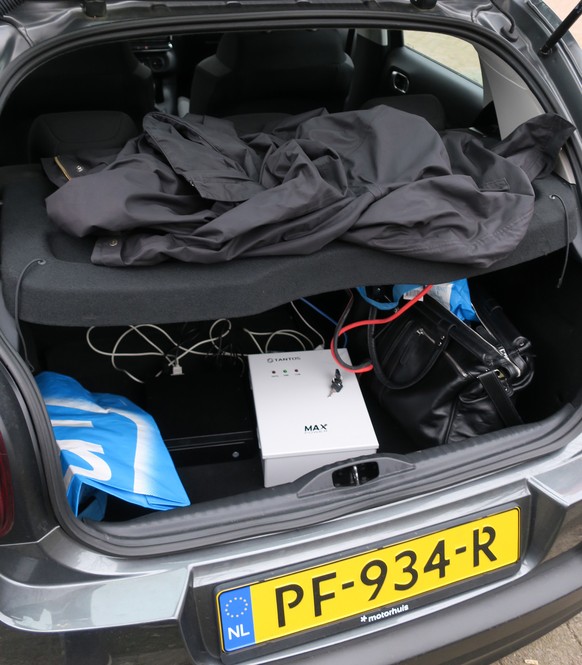 Kofferraum mit Spionage-Werkzeug der GRU-Agenten in Niederlande