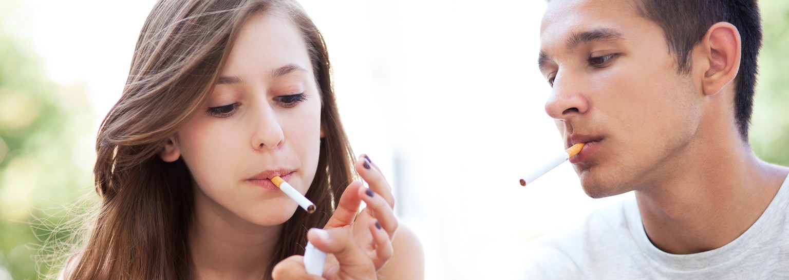 Herkömmliche Zigaretten sind bei 15-Jährigen weniger beliebt als E-Zigaretten.