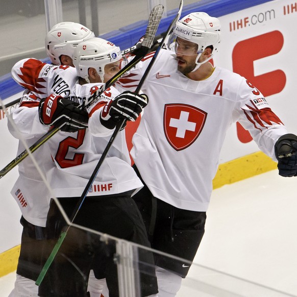 Switzerland&#039;s forward Enzo Corvi, left, celebrates his gaol with teammate forward Nino Niederreiter, 2nd left, defender Roman Josi, 2nd right, and defender Dean Kukan, right, after scoring the 1: ...