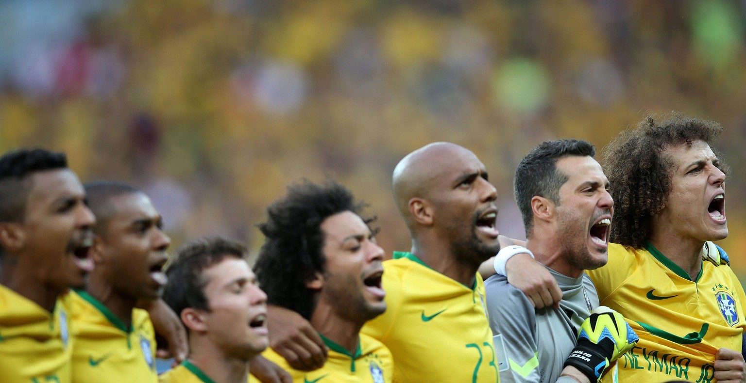 Brasilianische Sängerknaben: Die Nationalspieler singen vor dem Halbfinal gegen Deutschland ihre Nationalhymne.
