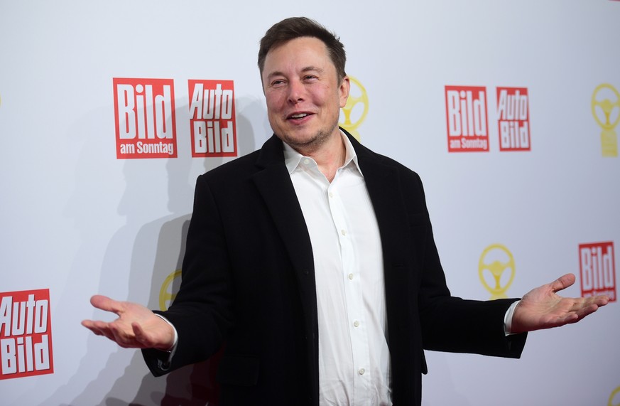 epa07991626 Tesla CEO Elon Musk attends the awarding ceremony of &#039;Das Goldene Lenkrad&#039; (lit. the Golden Steering Wheel) in Berlin, Germany, 12 November 2019. For the 43rd time, the weekly &# ...
