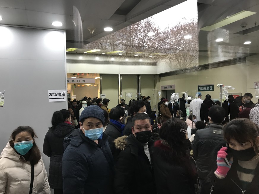 epa08153563 Patients queue up to seek treatment in Wuhan Tongji Hospital Fever Clinic, in Wuhan City, Hubei Province, China, 22 January 2020 (issued 23 January 2020). The outbreak of coronavirus has s ...