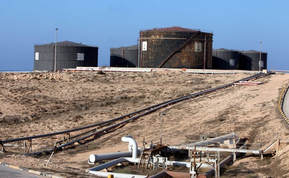Die Ölanlagen in Libyen sind begehrt und deshalb umkämpft. Wer das Öl besitzt, hat Macht.&nbsp;