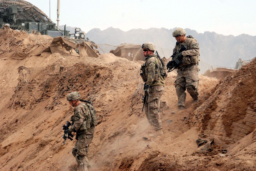 epa04032699 US NATO&#039;s soldiers inspect the site of a suicide bomb blast that targeted a NATO military base in Zherai district of Kandahar, Afghanistan, 20 January 2014. Nine Taliban fighters and  ...