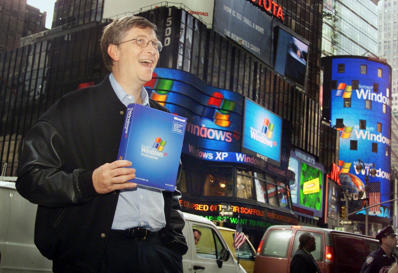 FILE - In this Oct. 25, 2001 file photo, Microsoft chairman Bill Gates stands in New York&#039;s Times Square to promote the new Windows XP operating system. Fifteen years after peaking during the dot ...