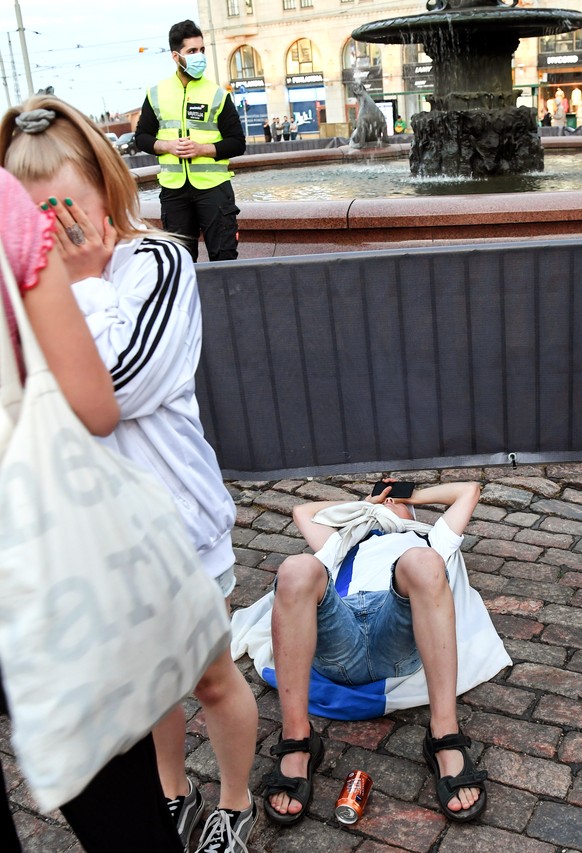 epa09252170 Finnish ice hockey fans show their dejection in Helsinki, Finland, 06 June 2021, after the IIHF Ice Hockey World Championship 2021 final match between Finland and Canada in Riga, Latvia. C ...