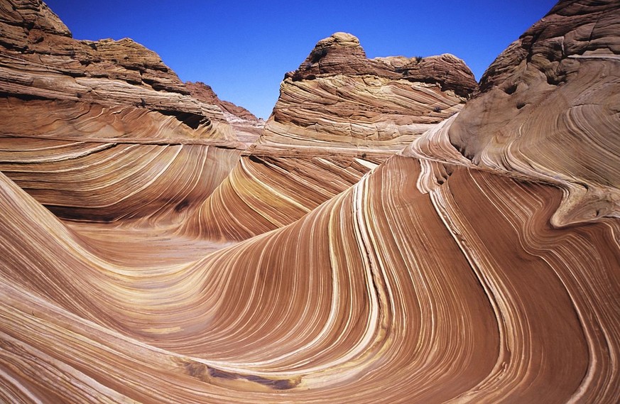 Arizona hat nicht nur versteinerte Wälder, sondern auch versteinerte Sanddünen, wie hier «The Wave».