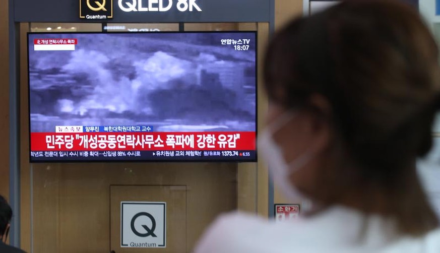 epa08488005 People watch breaking news regarding the destruction of the inter-Korean liaison office in Kaesong, on a television at Seoul Station in Seoul, South Korea, 16 June 2020. According to South ...
