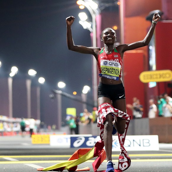 epa07875413 Ruth Chepngetich of Kenya celebrates after crossing the finish line to win the women&#039;s Marathon race of the IAAF World Athletics Championships 2019 at the Al Corniche Water Front in D ...