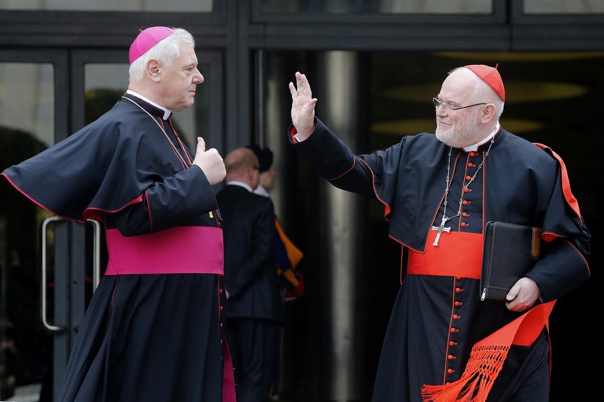 epa04090927 Bishop Ludwig Muller (L) and Cardinal Reinhard Marx during extraordinary Consistory, meeting of the Holy Father with the cardinals, to reflect on the Family, in the Vatican City, 20 Februa ...