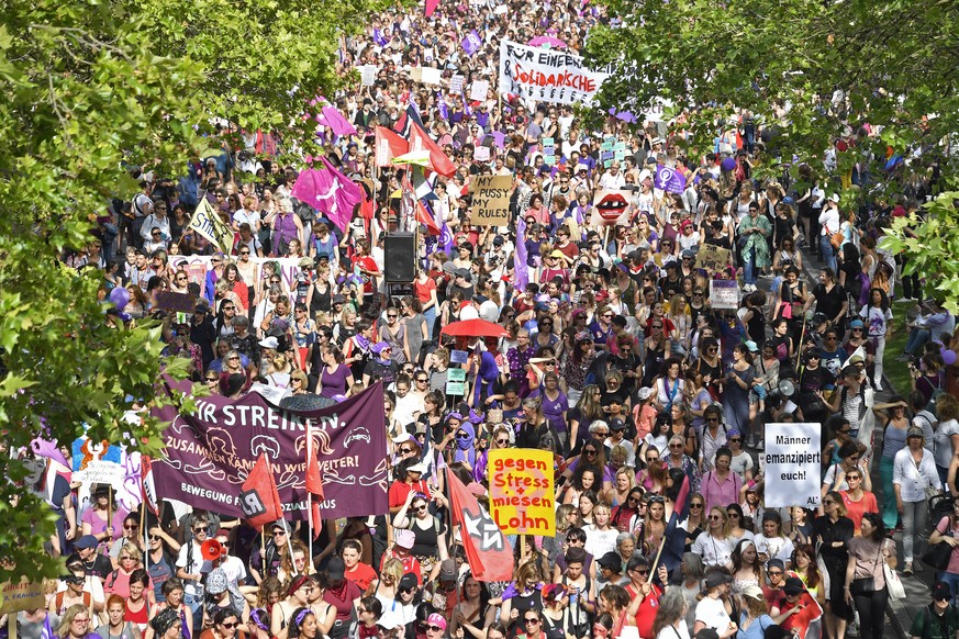Demonstration am Frauenstreik in Zuerich am Freutag, 14. Juni 2019. (KEYSTONE/Walter Bieri)