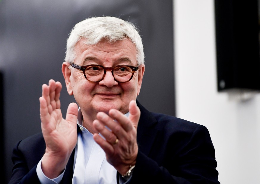 epa07114429 German politician and writer Joschka Fischer attends an election campaign of the Green party (Buendnis 90/Die Gruenen) in Frankfurt am Main, Germany, 23 October 2018. The German state of H ...