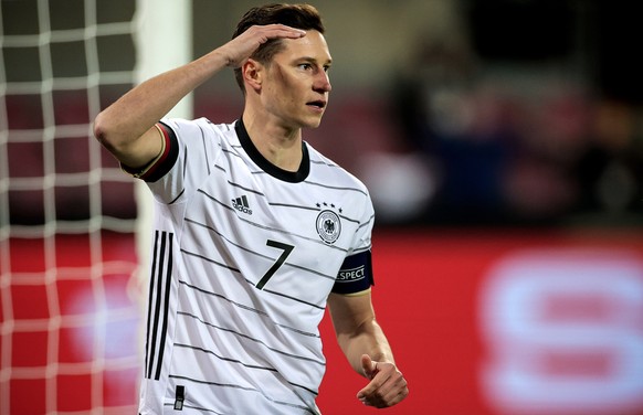 epa08727537 Germany&#039;s Julian Draxler reacts after scoring an offside goal during the international friendly soccer match between Germany and Turkey at Rheinenergiestadion in Cologne, Germany, 07  ...