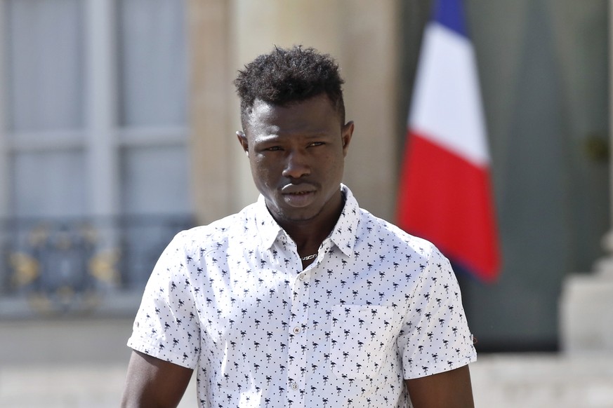 epa06768273 Mamoudou Gassama from Mali leaves the presidential Elysee Palace after his meeting with French President Emmanuel Macron in Paris, France, 28 May 2018. The 22 year old migrant Mamoudou Gas ...