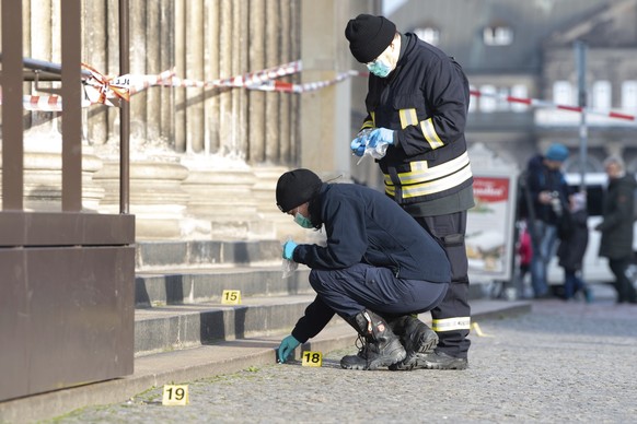 Police officers work behind a caution tape at the Schinkelwache building in Dresden Monday, Nov. 25, 2019. Authorities in Germany say thieves have carried out a brazen heist at DresdenÄôs Green Vault ...