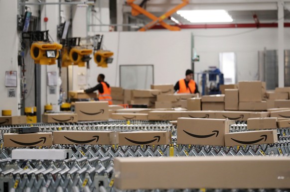 epa07508401 (FILE) - An employee works at the Amazon logistic and distribution center in Werne, Germany, 22 November 2018 (reissued 15 April 2019). German trade union Verdi said that workers at four A ...