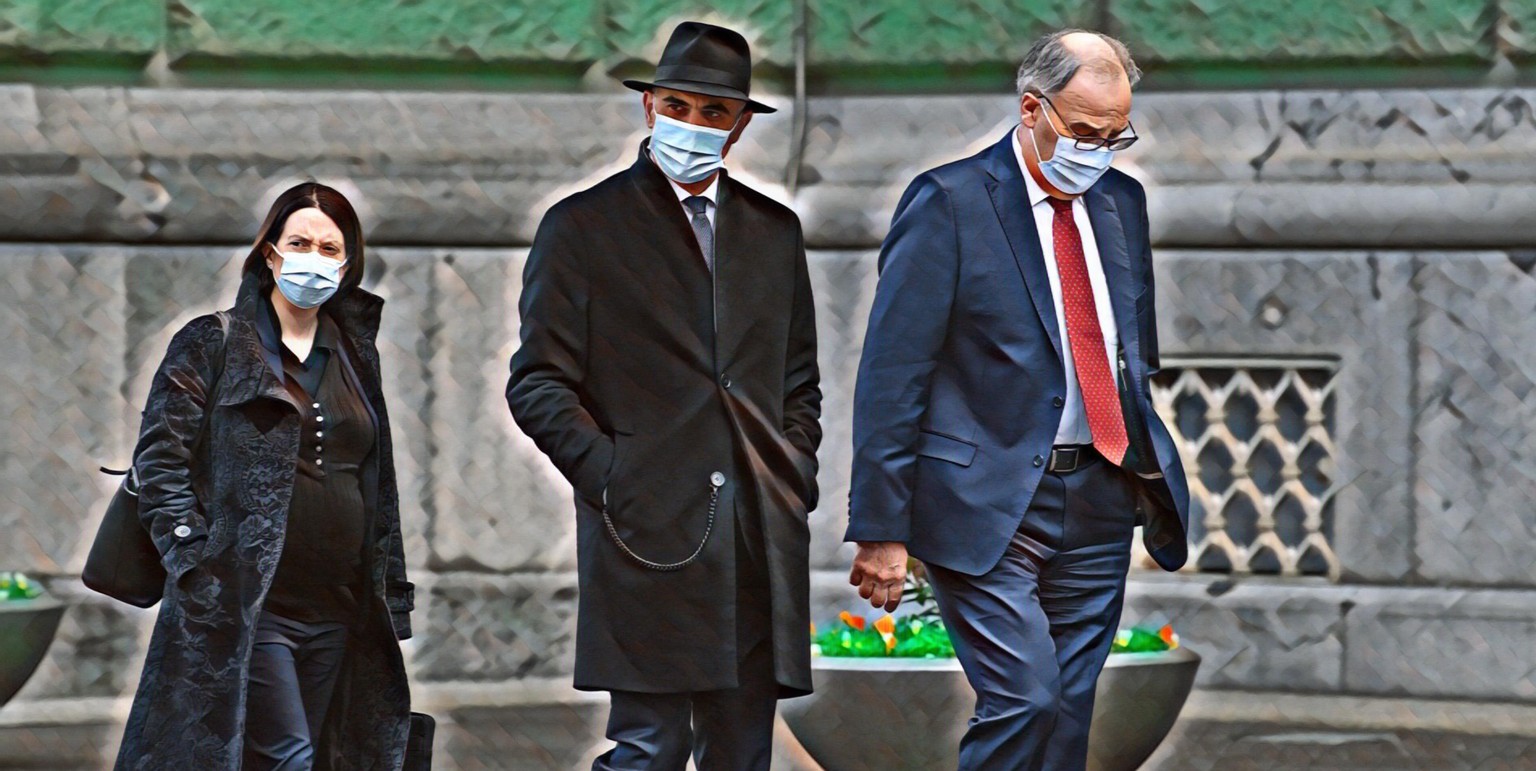 Nora Kronig, BAG-Vize (links), und Bundesrat Alain Berset (Mitte) lieferten am Freitag einen schwachen Auftritt.