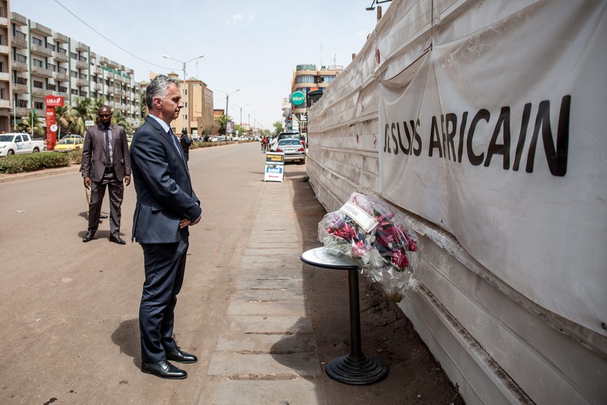 Didier Burkhalter gedenkt in Ougadougou den Opfern des Terroranschlags von vergangenem Januar.