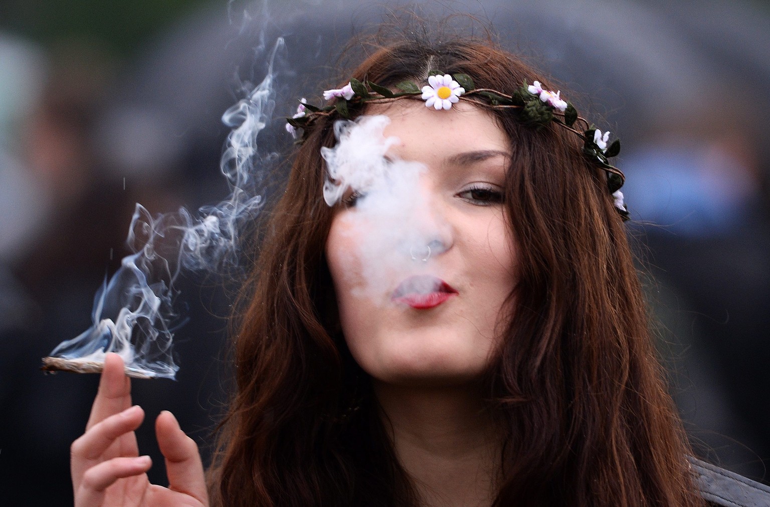 epa04445696 YEARENDER 2014 APRIL
A young woman smokes cannabis during a demonstration calling for cannabis to be legalized at a 420 Day event in Hyde Park in London, Britain, 20 April 2014. According  ...