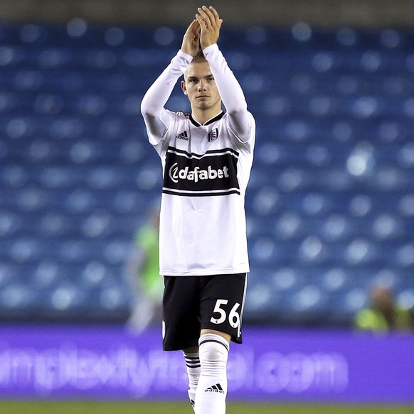 Fulham&#039;s Harvey Elliott applauds the fans at full time after the game against Millwall during the third round English League Cup soccer match at The New Den in London, Tuesday Sept. 25, 2018. Ell ...
