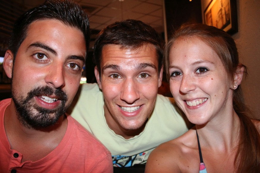 Mit Neni und Fabienne: Der gebürtige Serbe lebt heute in der Schweiz, macht aber in Serbien Sommerferien mit seiner Freundin Fabienne.