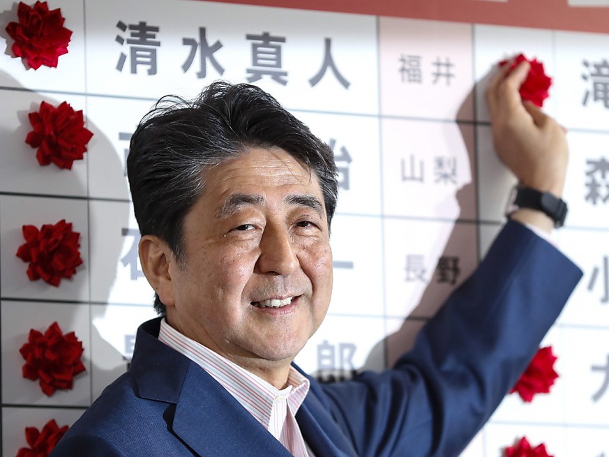 Japans Ministerpräsident Shinzo Abe kann nach der Oberhauswahl vom Sonntag die japanische Verfassung doch nicht so leicht wie erhofft ändern.